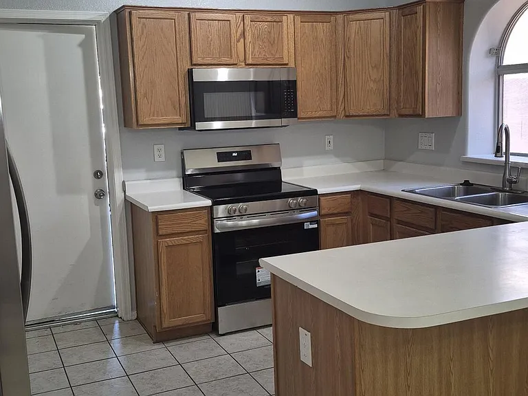 12763 W Palm Ln — Photo 2