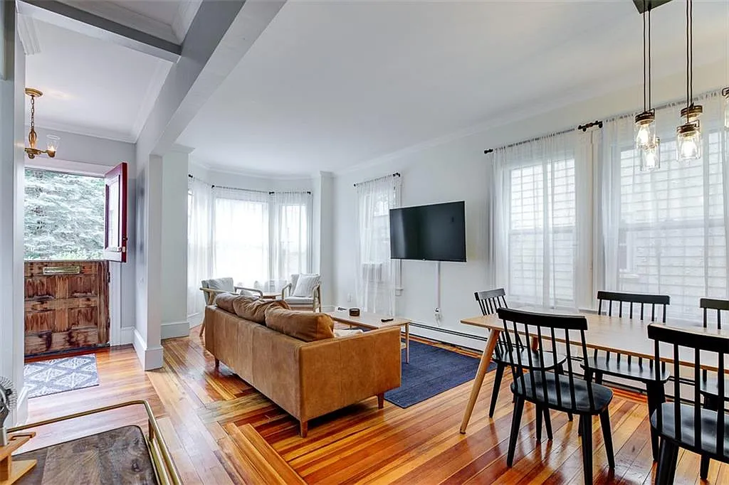 3 bed, 1.5 bath, 1320 sqft, $2,900 — Photo 3