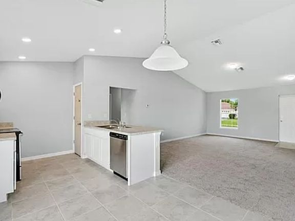 5th image of 3823 NE 10th Ave
