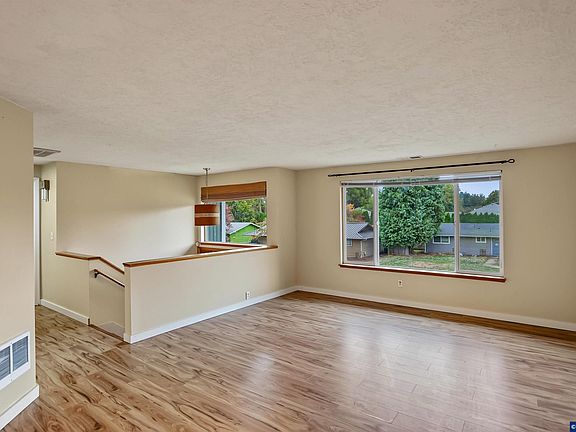 5th image of 4805 7th Ave SE
