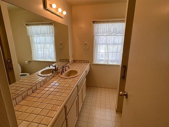 4th image of 22079 San Fernando Ct