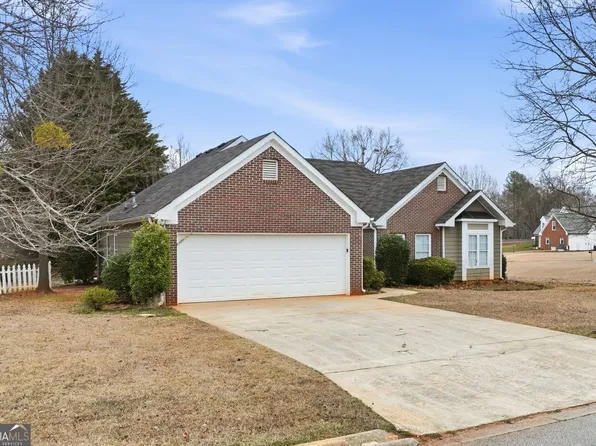 1613 Clairmont Ln SW, Conyers, GA 30094