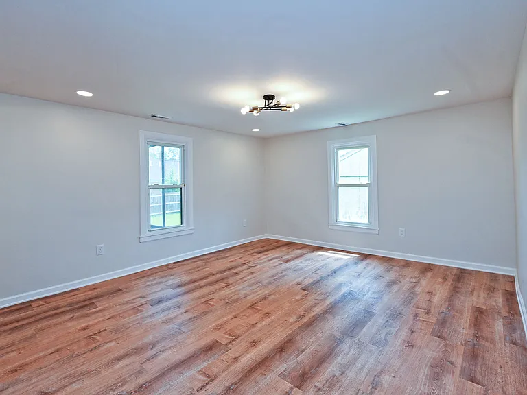 8320 Monroe Ave — Photo 14