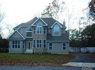 2 Association Rd, Bellport, NY 11713