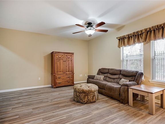 3rd image of 1303 Canyon Creek Cir