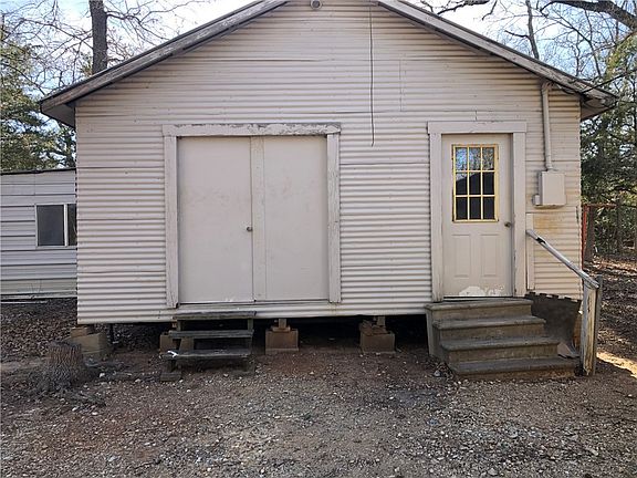 5th image of 950 Deer Hill Dr