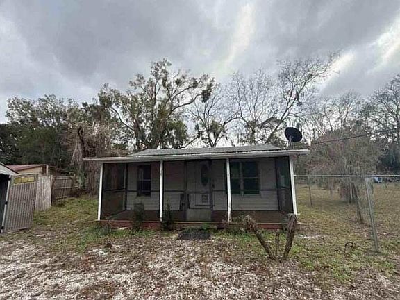 2nd image of 115 E Hicks St