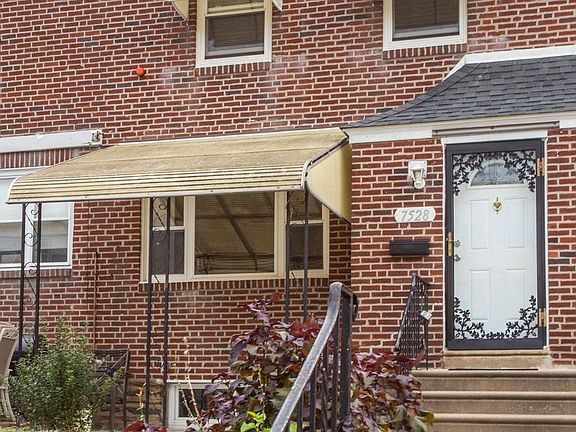 3rd image of 7528 Woodbine Ave