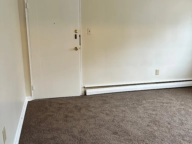 Castlewood Apartments — Photo 11