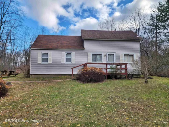 1621 S Fraser Rd, Kawkawlin, MI 48631