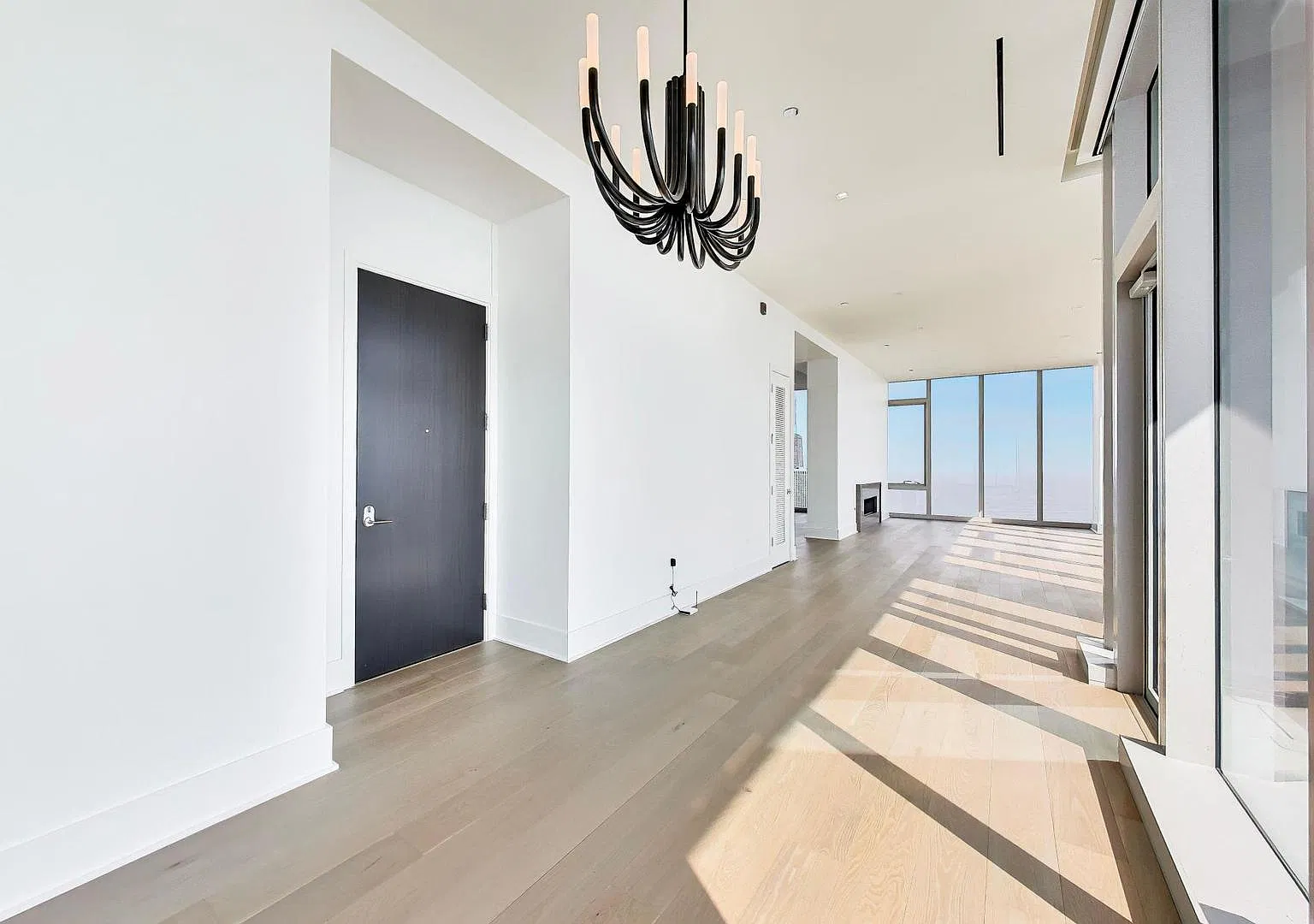 4 bed, 4.5 bath, 5497 sqft, $32,000 — Photo 3