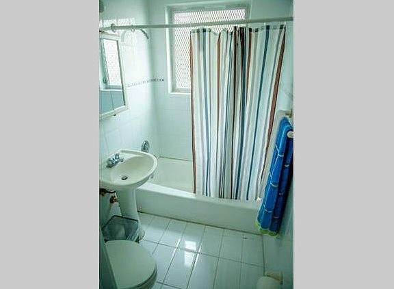 5th image of 734 Jefferson Ave APT 5