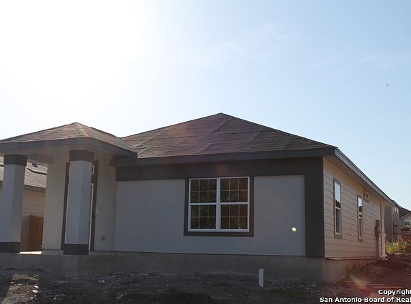 4th image of 5993 Midcrown Dr