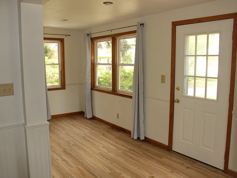 2430 Superior St — Photo 2