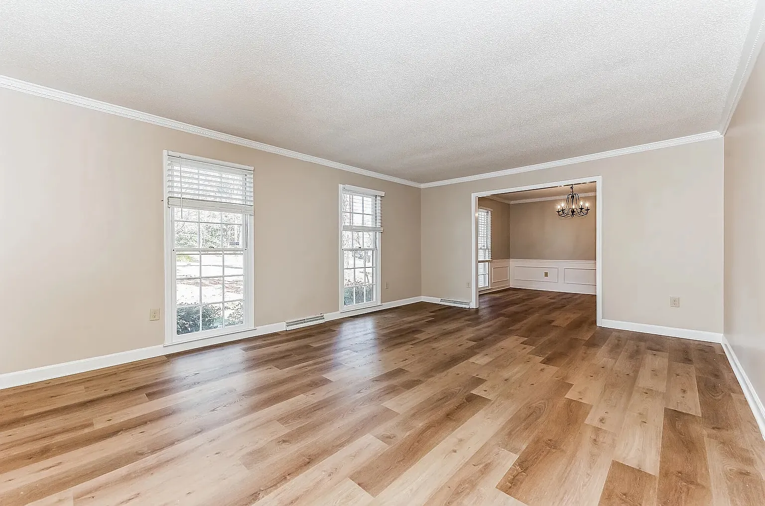 4 bed, 2750 sqft, $4,500 — Photo 3
