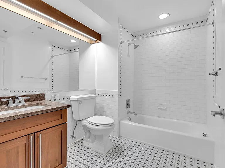 1020 Pennsylvania Ave SE #102 — Photo 17