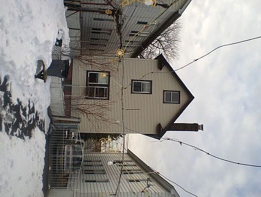 2nd image of 933 Jefferson Ave #2