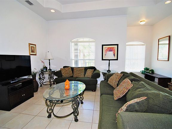 5th image of 111 E Corral St