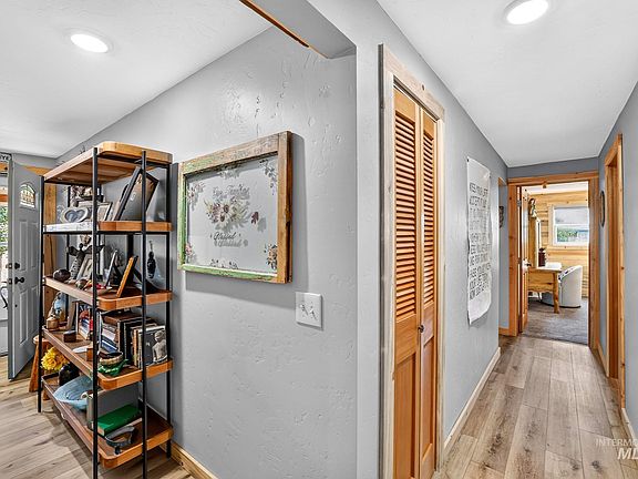 5th image of 205 1/2 N Galena St