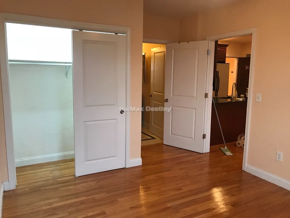 100 Fellsway W #302