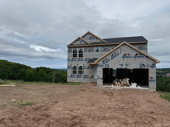 1022 Red Oak Ln, Houghton, MI 49931