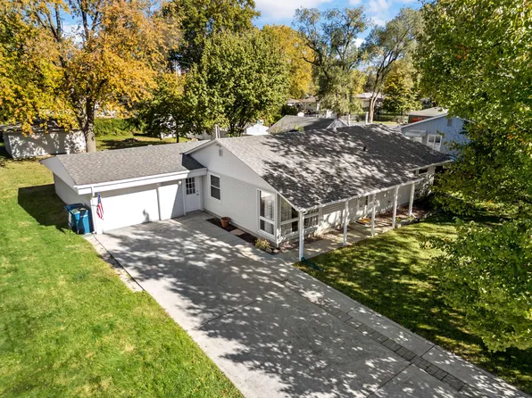 539 214th St, Dyer, IN 46311