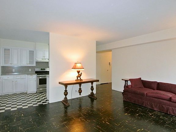 5th image of 90 La Salle St APT 7F