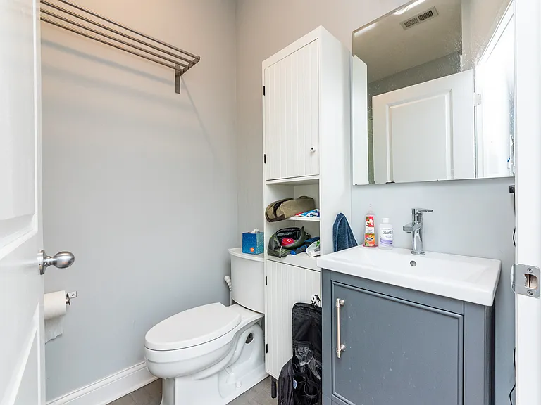 1133 W Addison St #3 — Photo 18