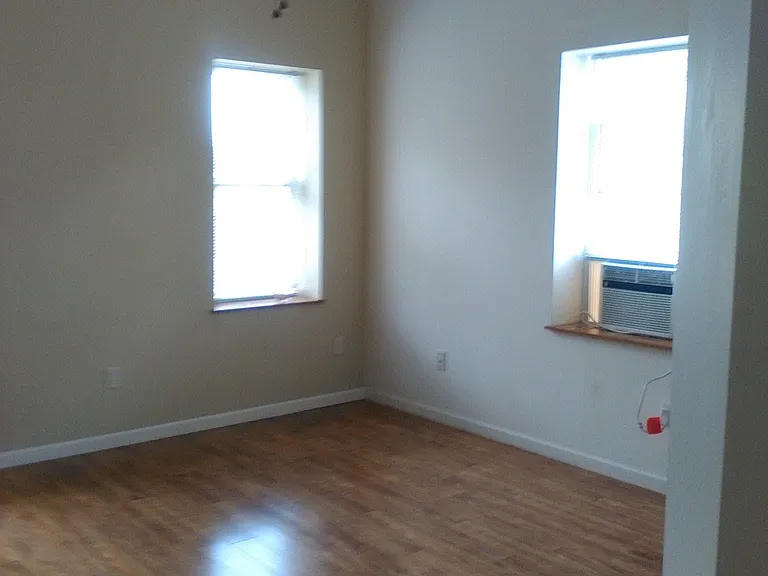 713 Avenue E #3 — Photo 8