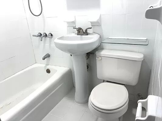 5th image of 25-12 27th St