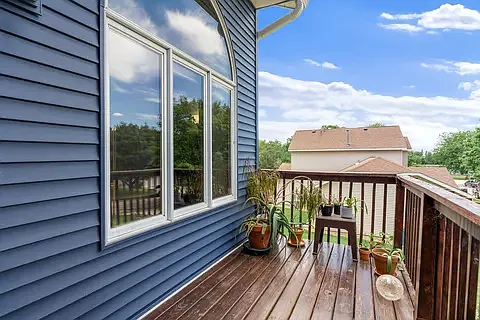 1065 Barney St — Photo 7