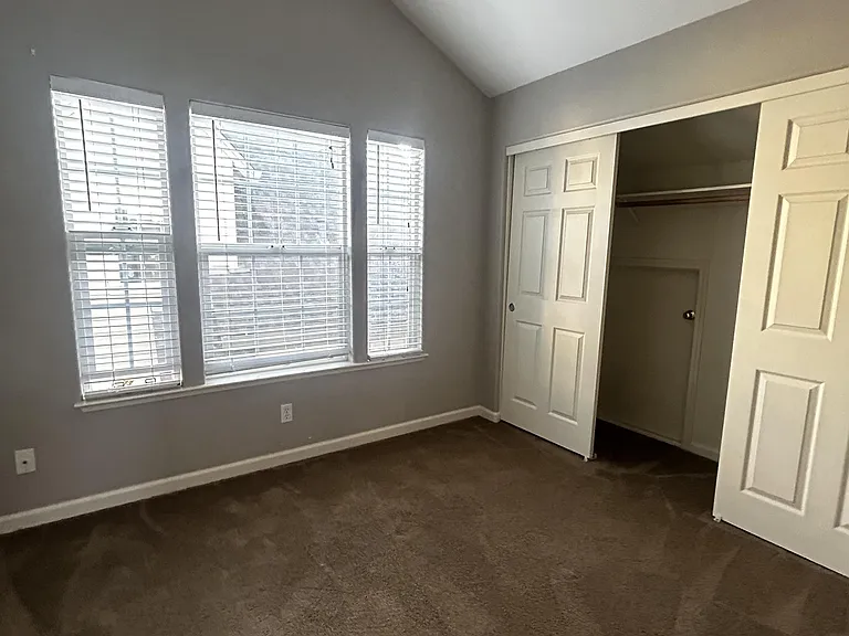 417 Hickory Cir — Photo 3