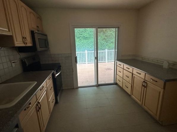 95 Longwood Lake Rd