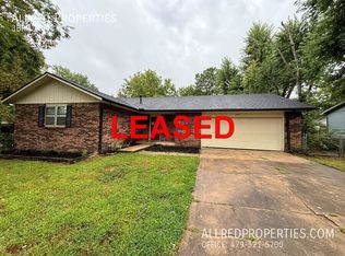 3203 E Cherokee Dr, Fayetteville, AR 72701