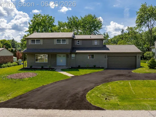 6780 Lee Crest Dr, West Bloomfield, MI 48322