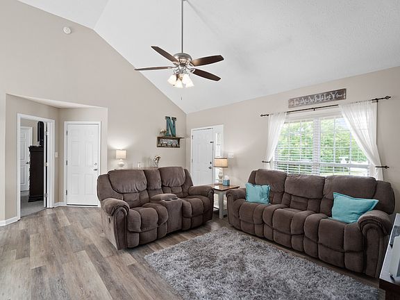 4th image of 591 Cedar Valley Dr