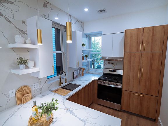 3rd image of 446 Pacific Ave Floor 1