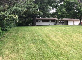 1114 17th St, Silvis, IL 61282