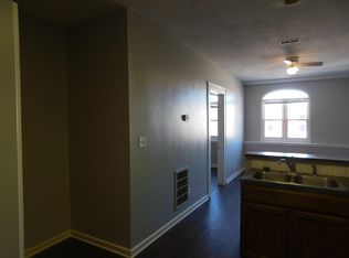 114 S Main St APT 1, El Dorado, KS 67042