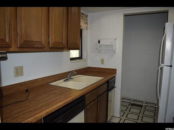 5th image of 6886 S Countrywoods Cir APT 1A