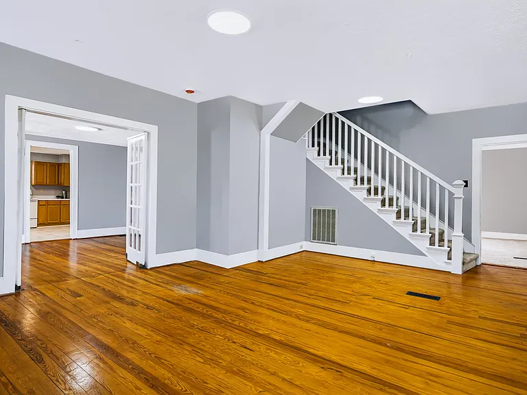 305 Church St — Photo 2