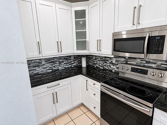 4th image of 2529 NE 41st Ter