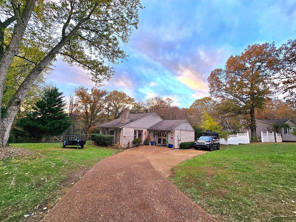 1st image of 1611 River Crest Dr