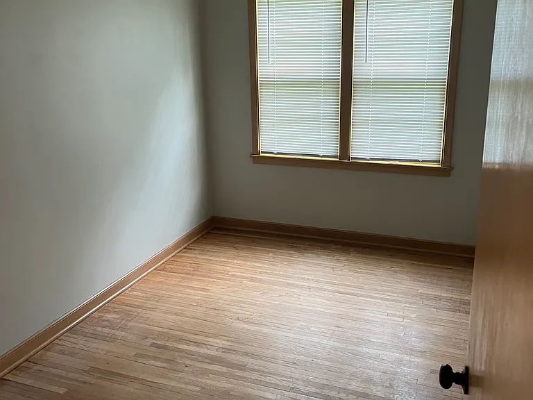 611 Park Ave E — Photo 6