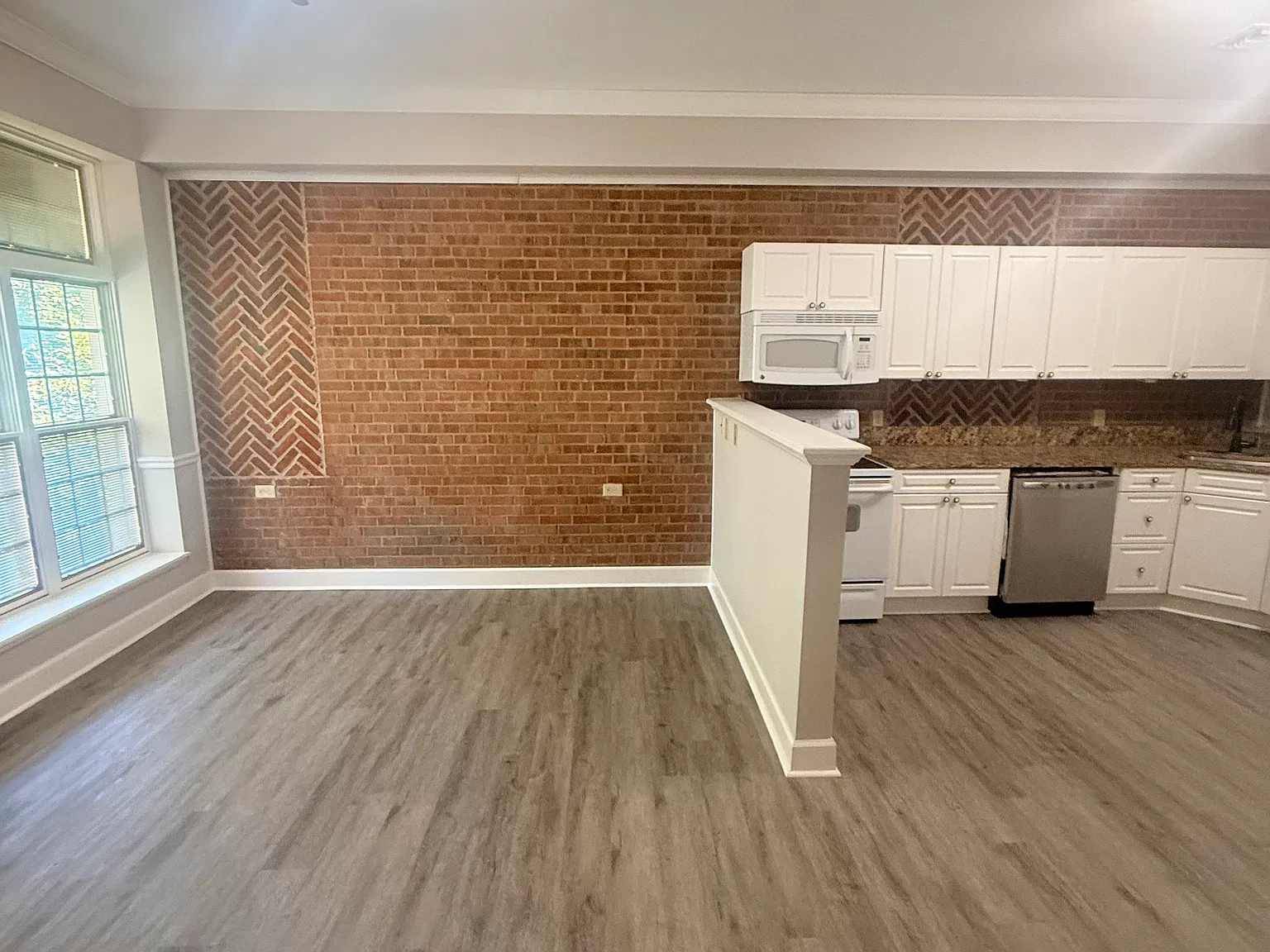 1 bed, 598 sqft, $1,400 — Photo 4