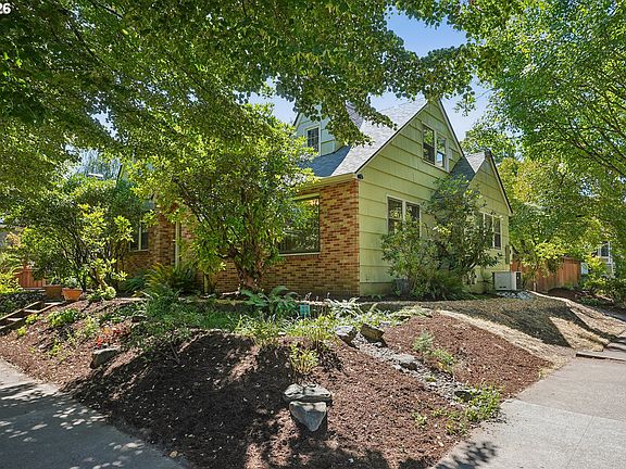 2nd image of 3404 SE Washington St