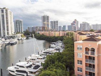 19999 E Country Club Dr #1/305, Miami, FL, 33180