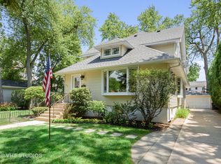 216 4th St, Wilmette, IL 60091