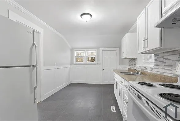 5 bed, 1554 sqft, $2,850 — Photo 4