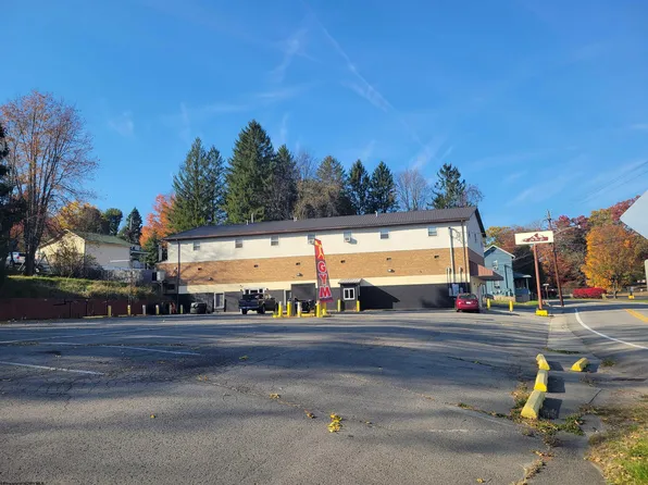 328 Tunnelton St, Kingwood, WV 26537